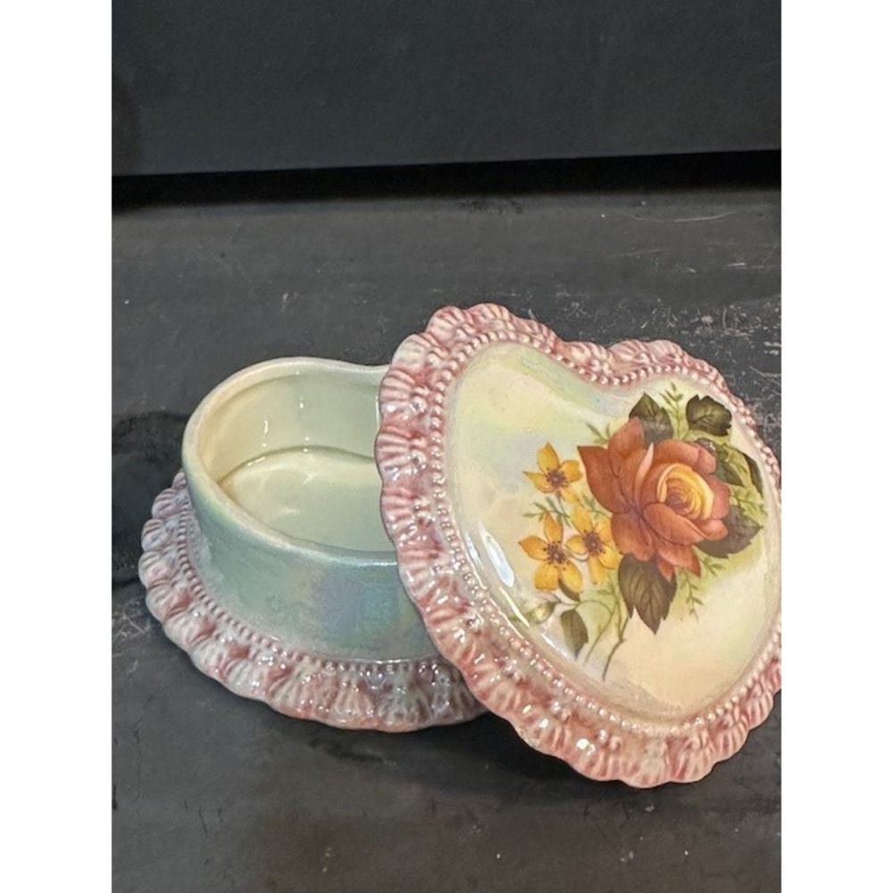 Vintage 1983 Scioto Mold Iridescent Heart Ceramic Trinket Box‎ Floral Rose Pink